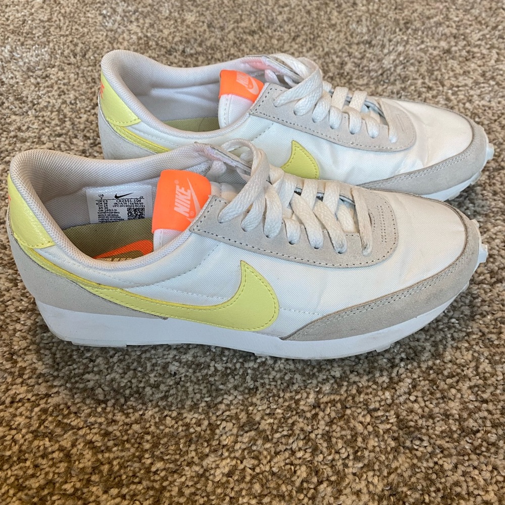 Nike waffle shoes